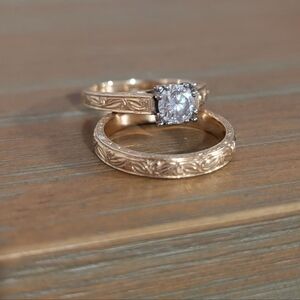 Beautiful rose gold wedding set